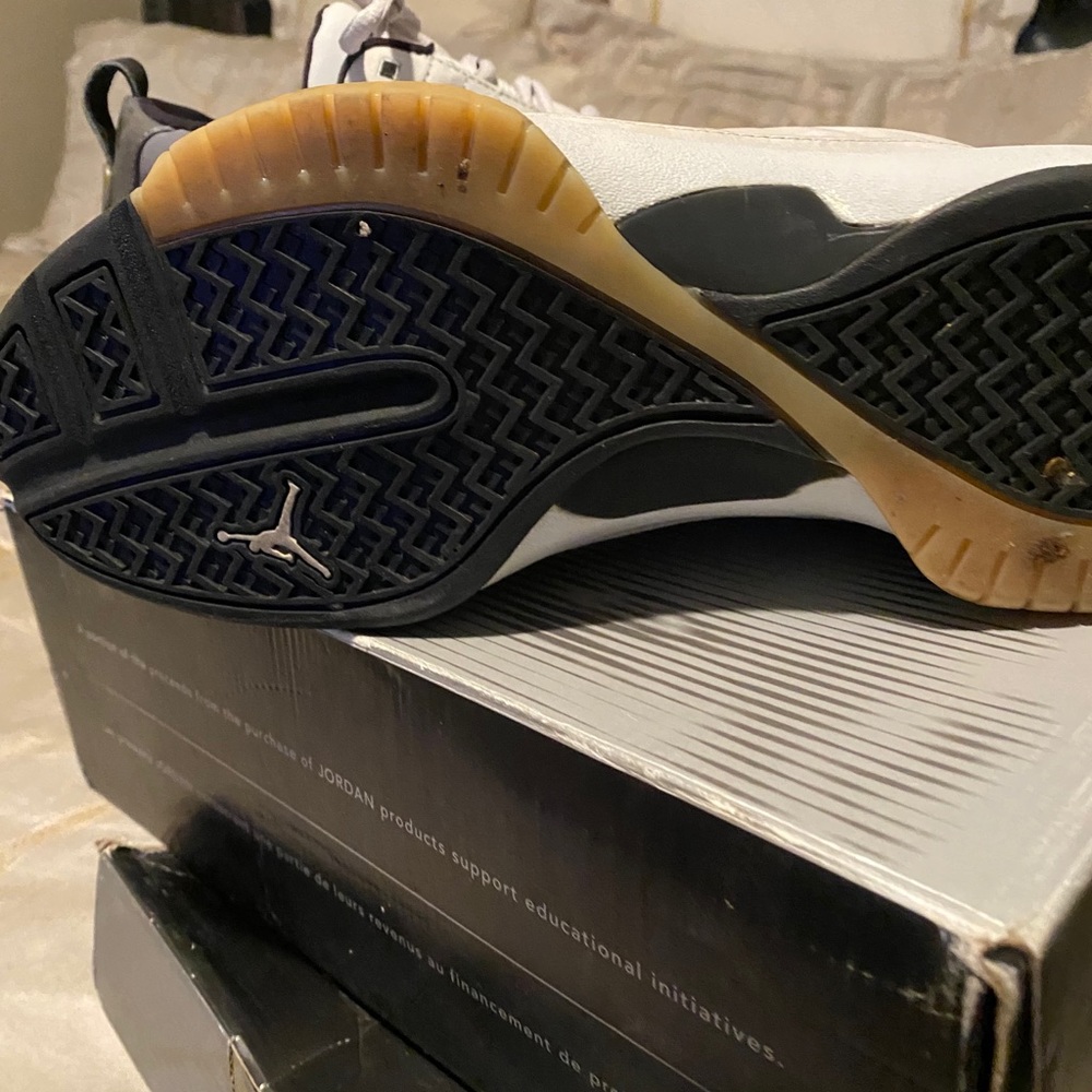 Air Jordan - Picture 2 of 3